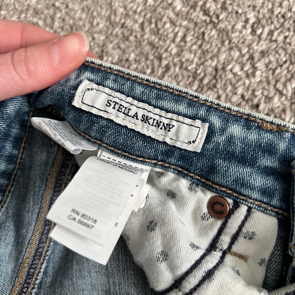 Lucky Brand size 24 Stella Skinny light wash denim: perf condition - Picture 5 of 5